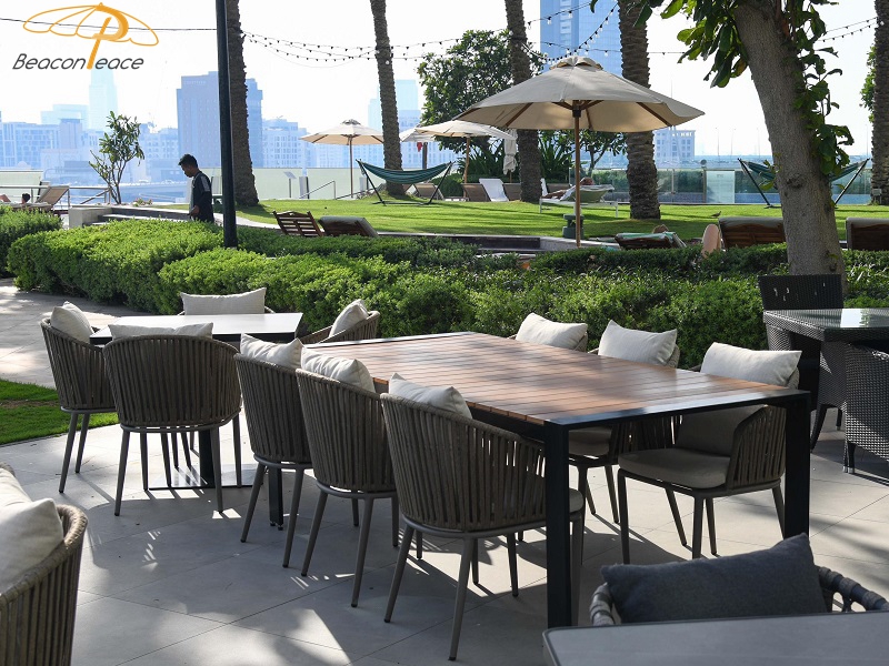 outdoor restaurant tables and chairs